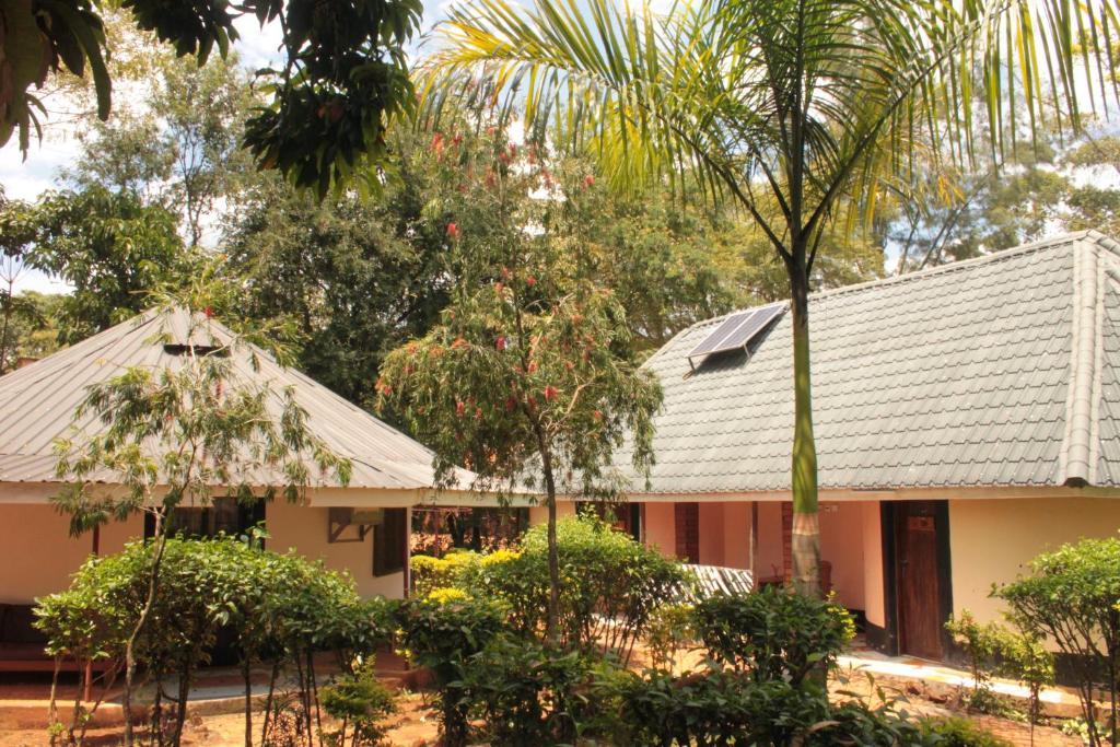 SALEM Eco-Lodge & Guesthouse